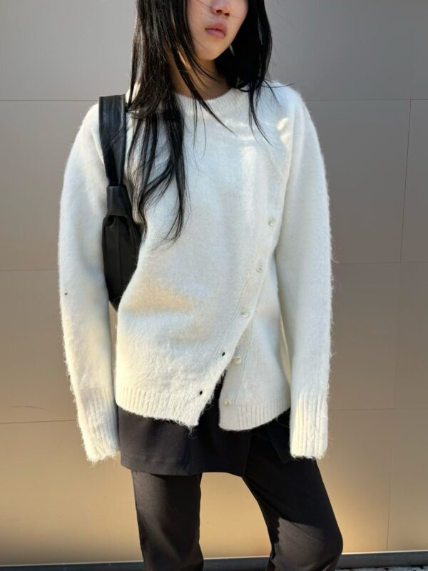 Nix | 🇰🇷 開衩斜釦鈕扣針織衫